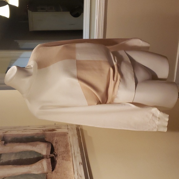 Chelsea & Theodore Sweater - Picture 4 of 10